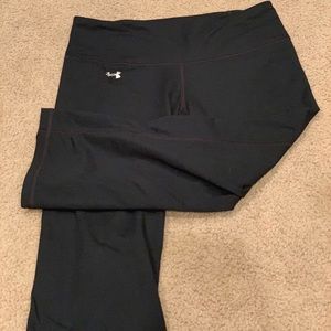 Under Armour black crop workout pants
